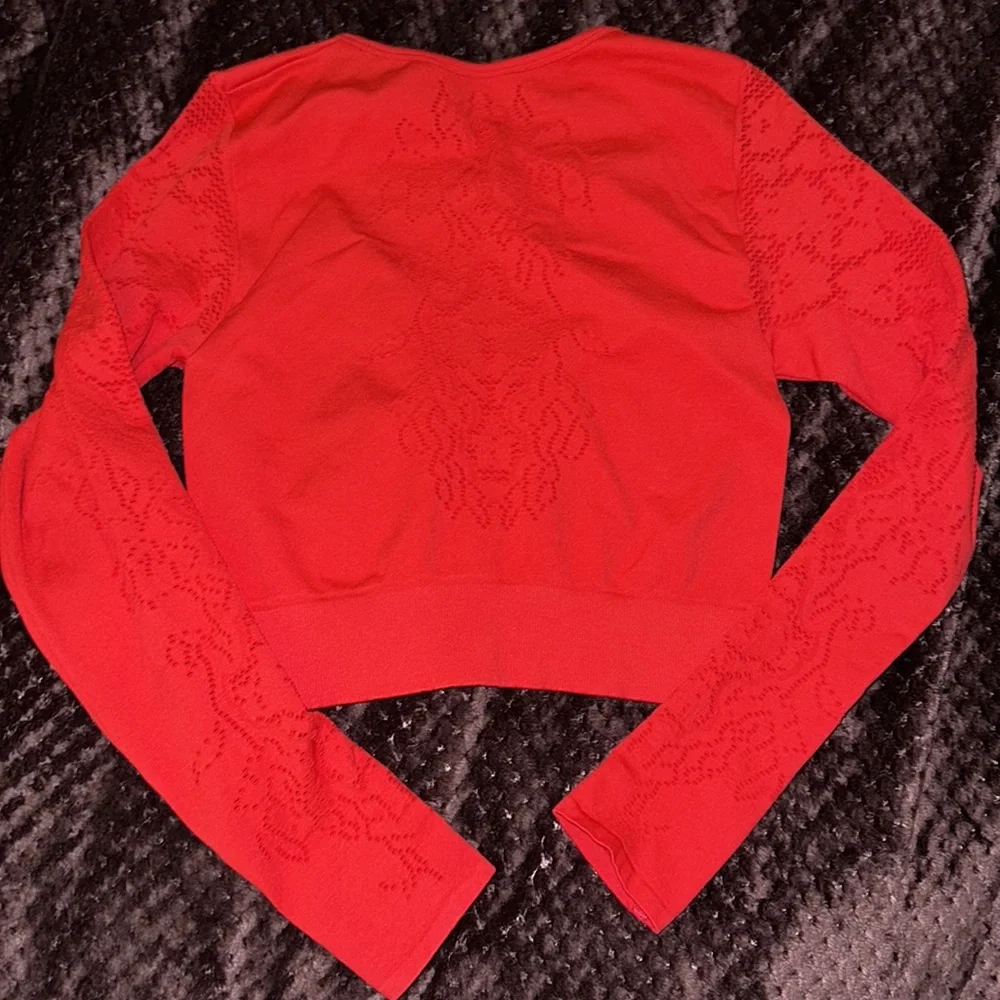 Fabletics Flora Seamless Lace Longsleeve Crop